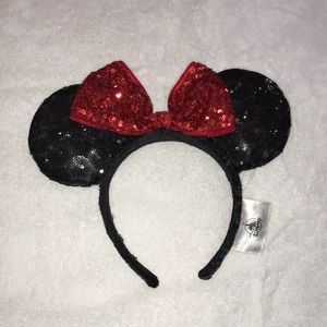 Disney’s mini mouse headband.